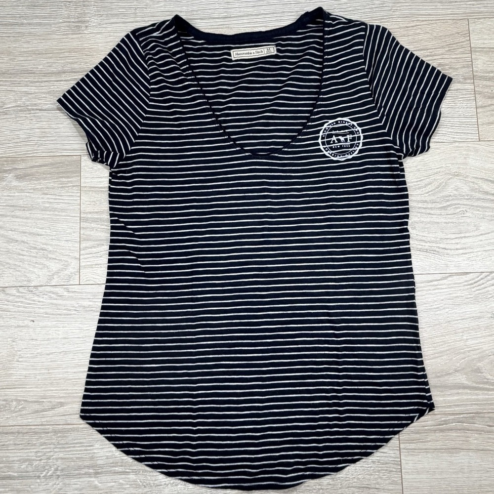 Abercrombie & Fitch Womens Navy Blue Striped V-Neck Graphic T-Shirt Medium